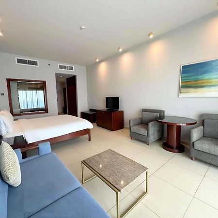 Radisson Blu Resort, Φουτζάυρα Εξωτερικό φωτογραφία A room at the hotel