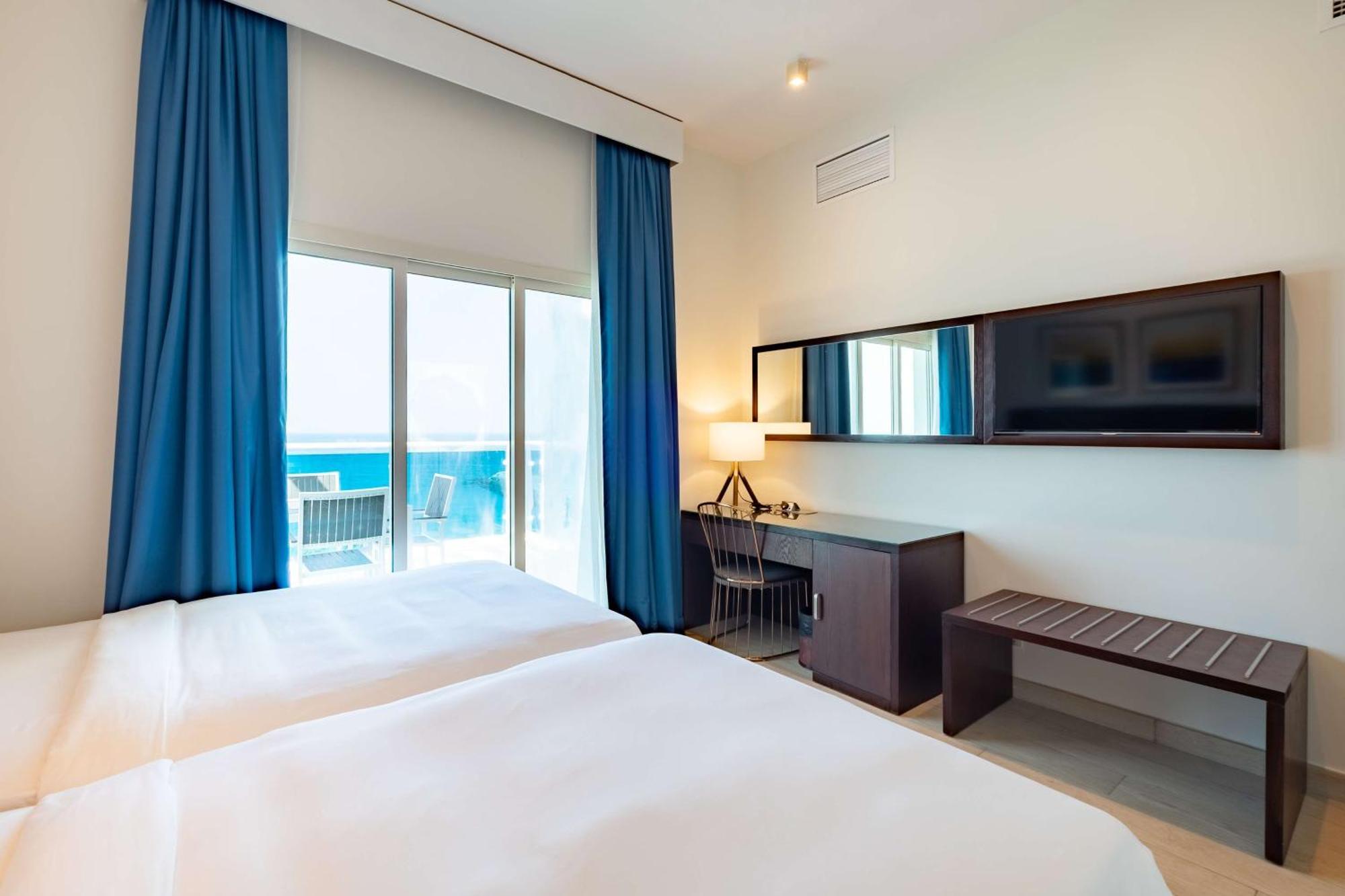 Radisson Blu Resort, Φουτζάυρα Εξωτερικό φωτογραφία A room at the hotel