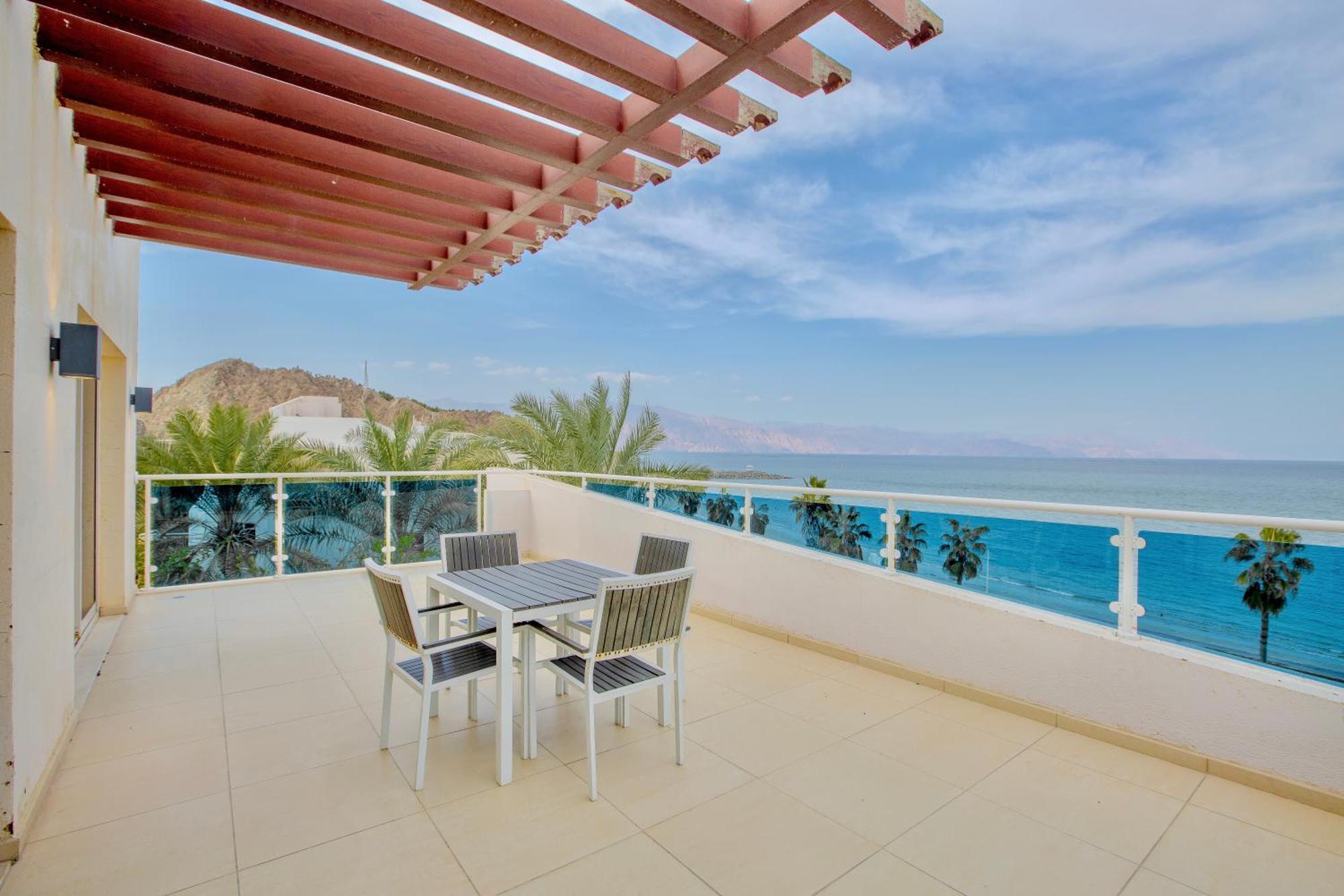 Radisson Blu Resort, Φουτζάυρα Εξωτερικό φωτογραφία A balcony in a hotel