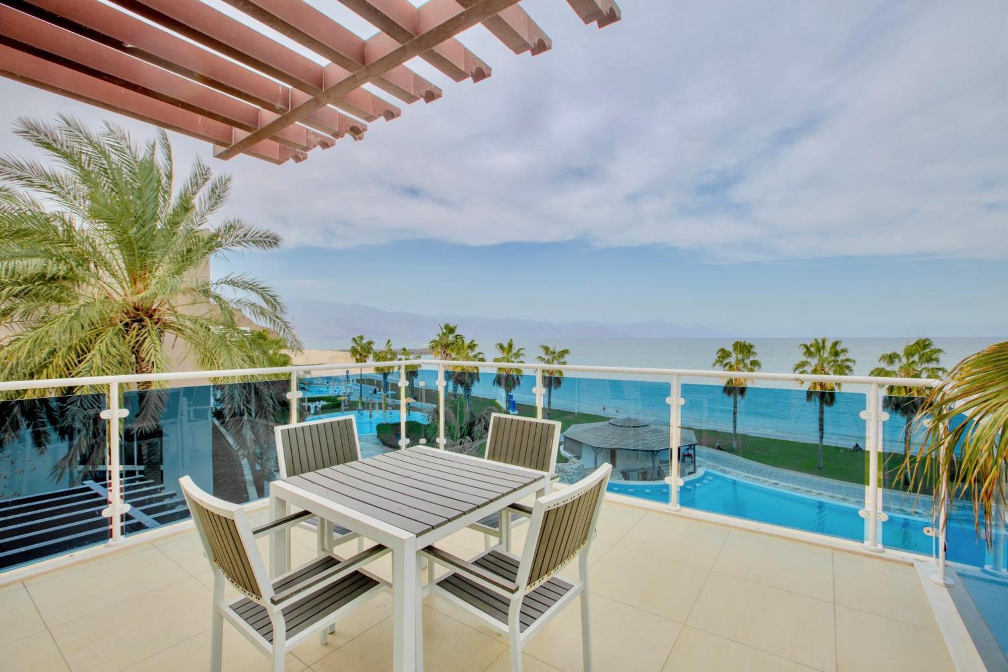Radisson Blu Resort, Φουτζάυρα Εξωτερικό φωτογραφία A view of the pool at the Hilton Ras Al Khaimah