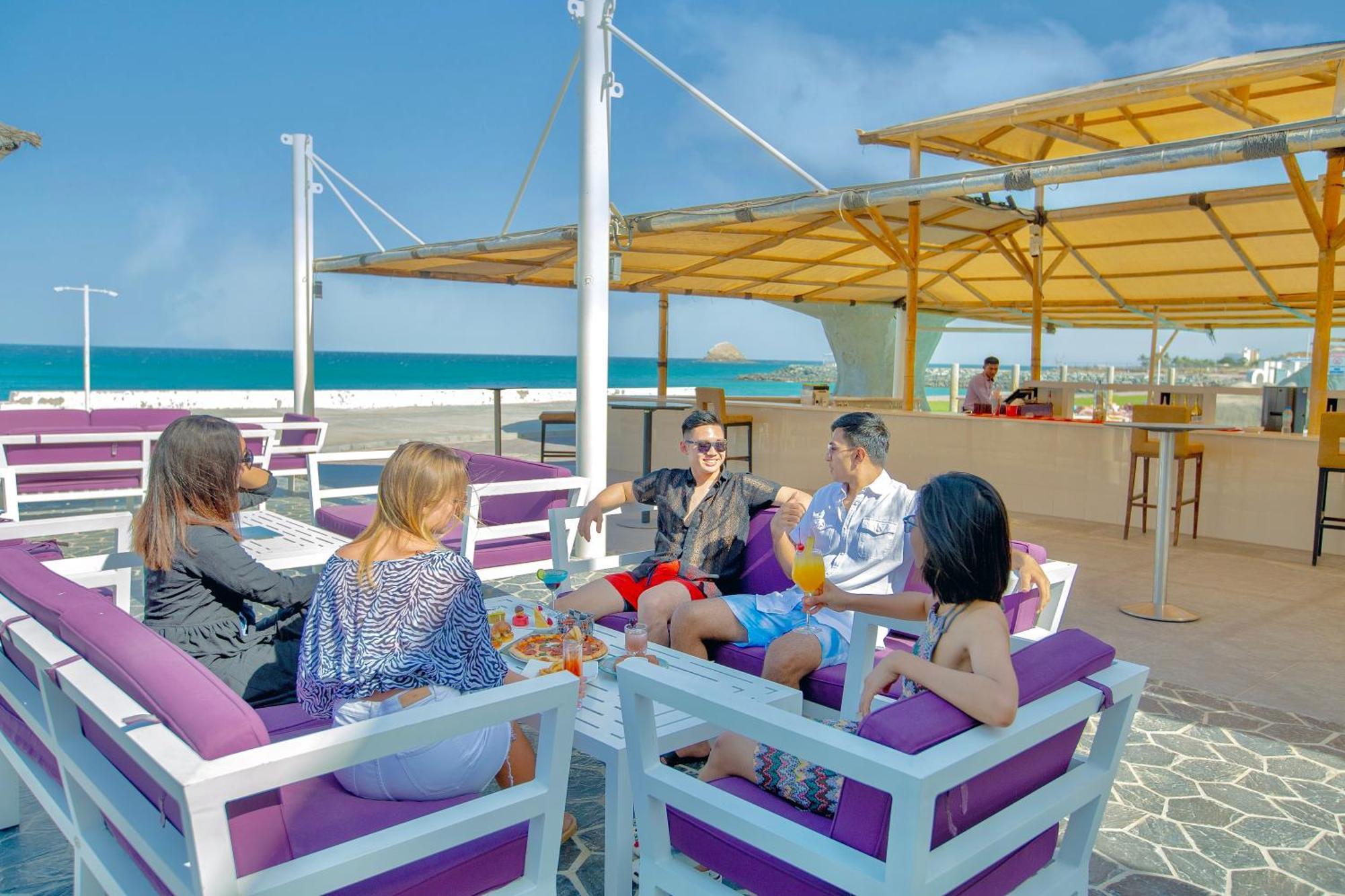 Radisson Blu Resort, Φουτζάυρα Εξωτερικό φωτογραφία Skyline Bar
