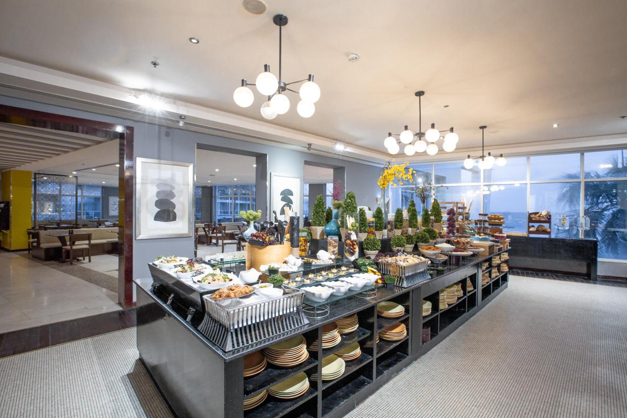 Radisson Blu Resort, Φουτζάυρα Εξωτερικό φωτογραφία The lounge at Tan Son Nhat International Airport